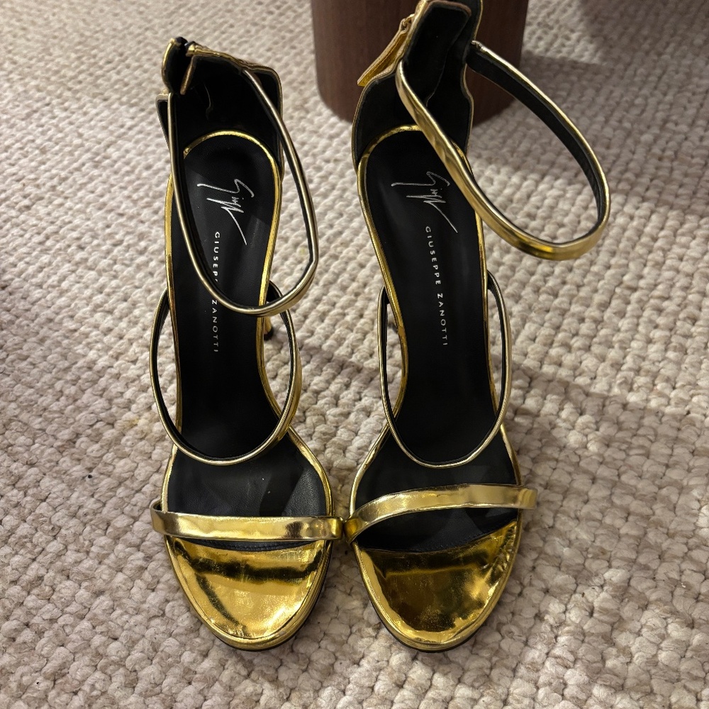 Giuseppe Zanotti Harmony gold leather sandal